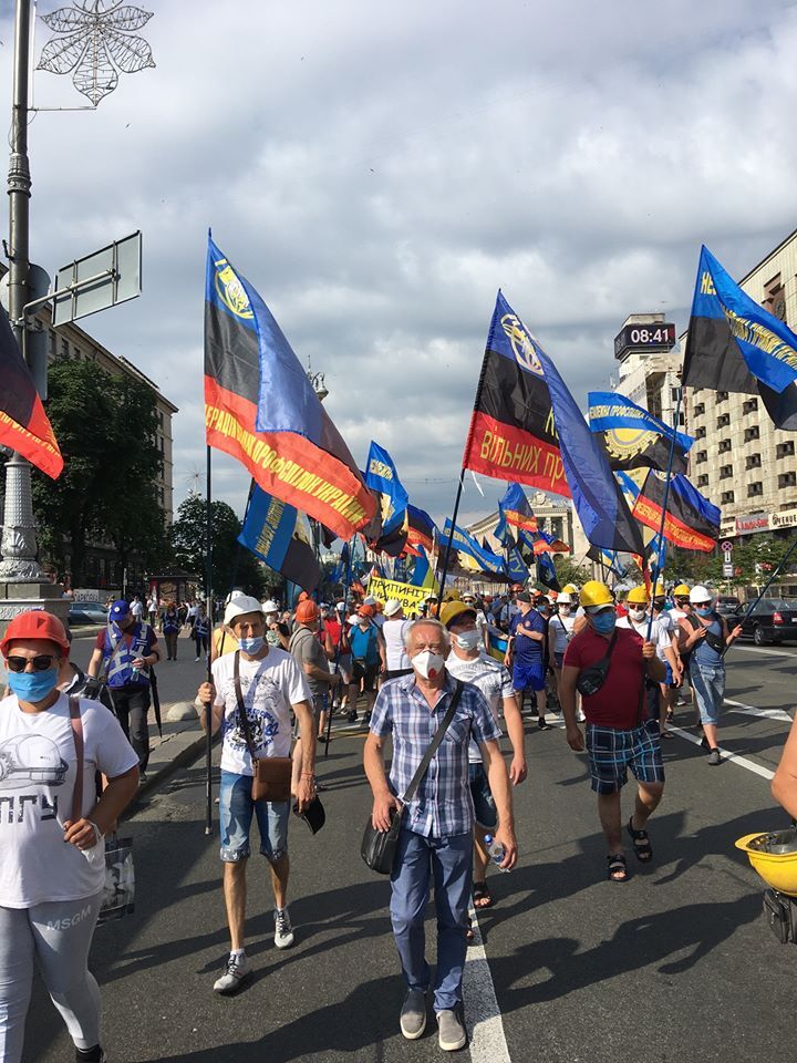Под Радой устроили протест из-за новых законов о труде и высказываний Третьяковой. Фото