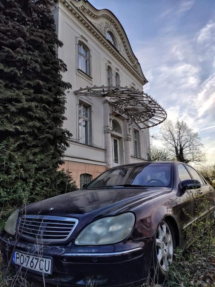 Заброшенный особняк с Mercedes S-Class