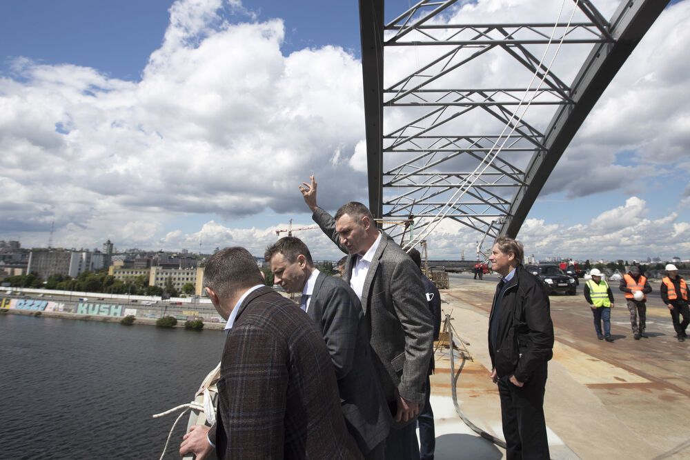 Кличко показав будівництво Подільсько-Воскресенького моста. Відео
