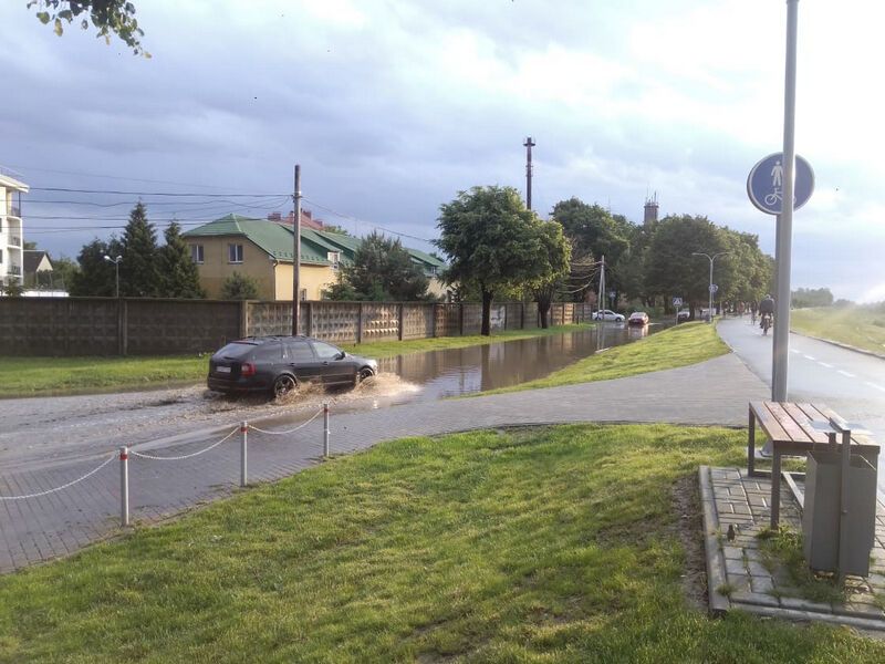 У Мукачеві злива затопила вулиці