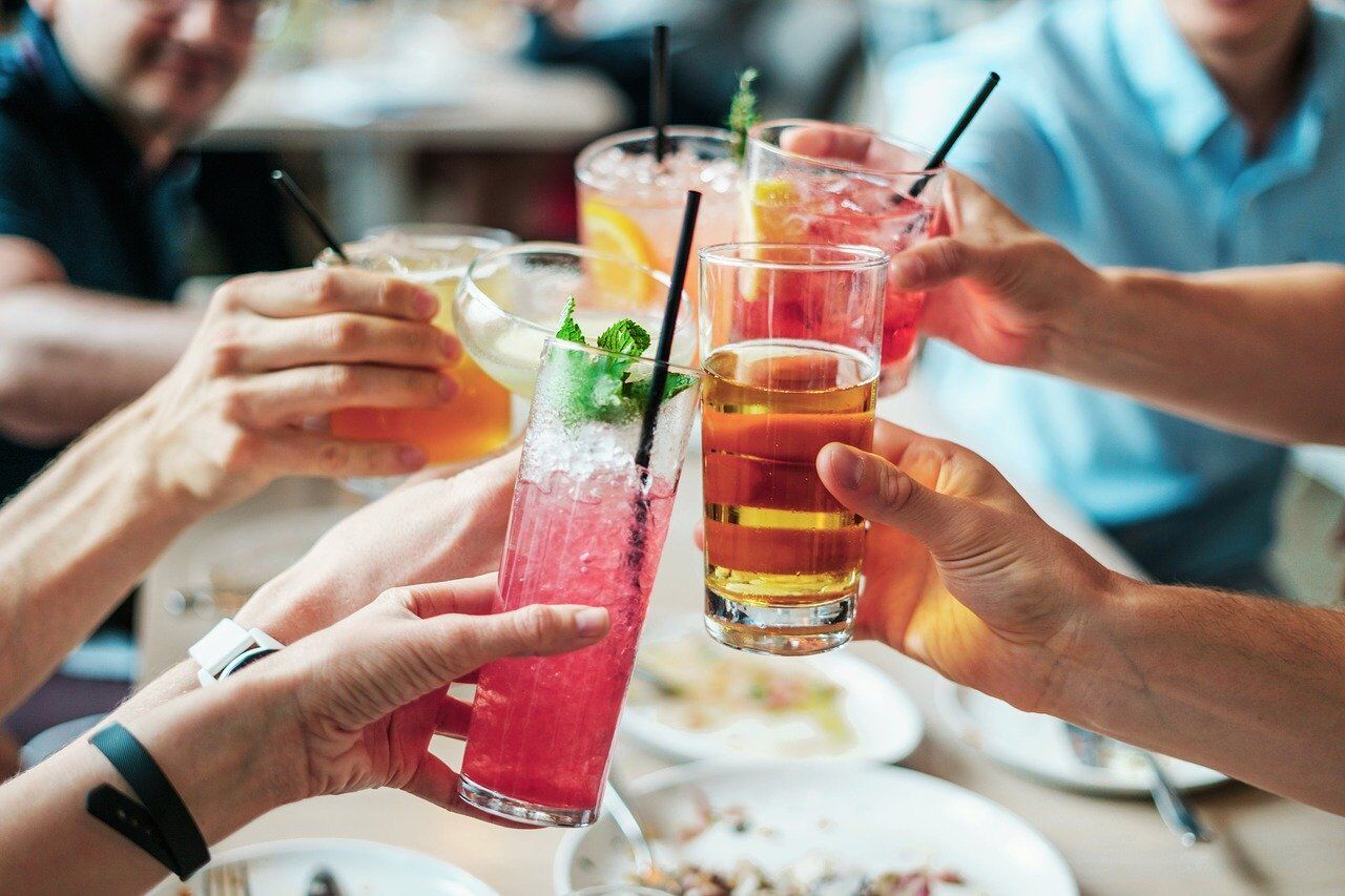 Высокий уровень эстрогена делает распитие алкоголя более приятным