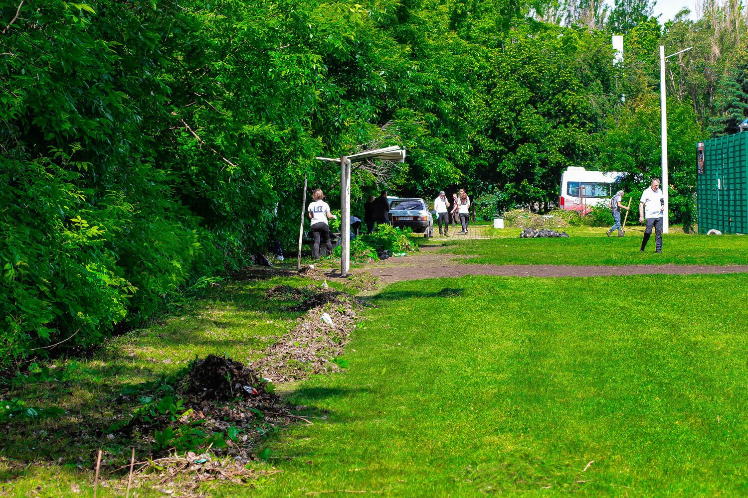 У День довкілля в Костянтинівці облагородили спортивний майданчик із футбольним полем