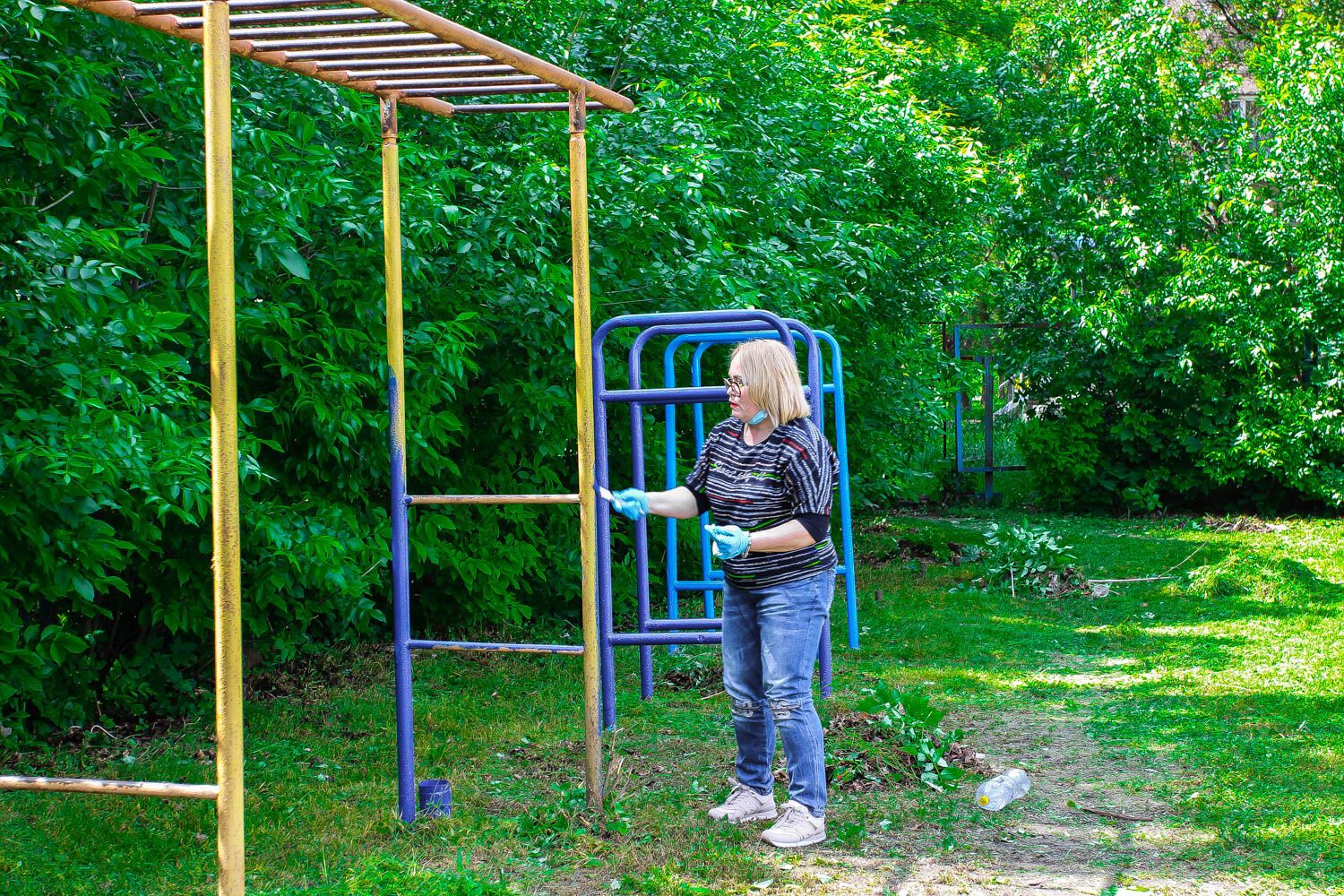 У День довкілля в Костянтинівці облагородили спортивний майданчик із футбольним полем