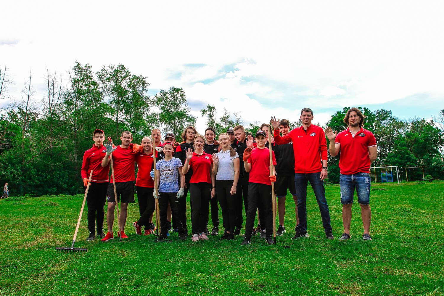 У День довкілля в Костянтинівці облагородили спортивний майданчик з футбольним полем