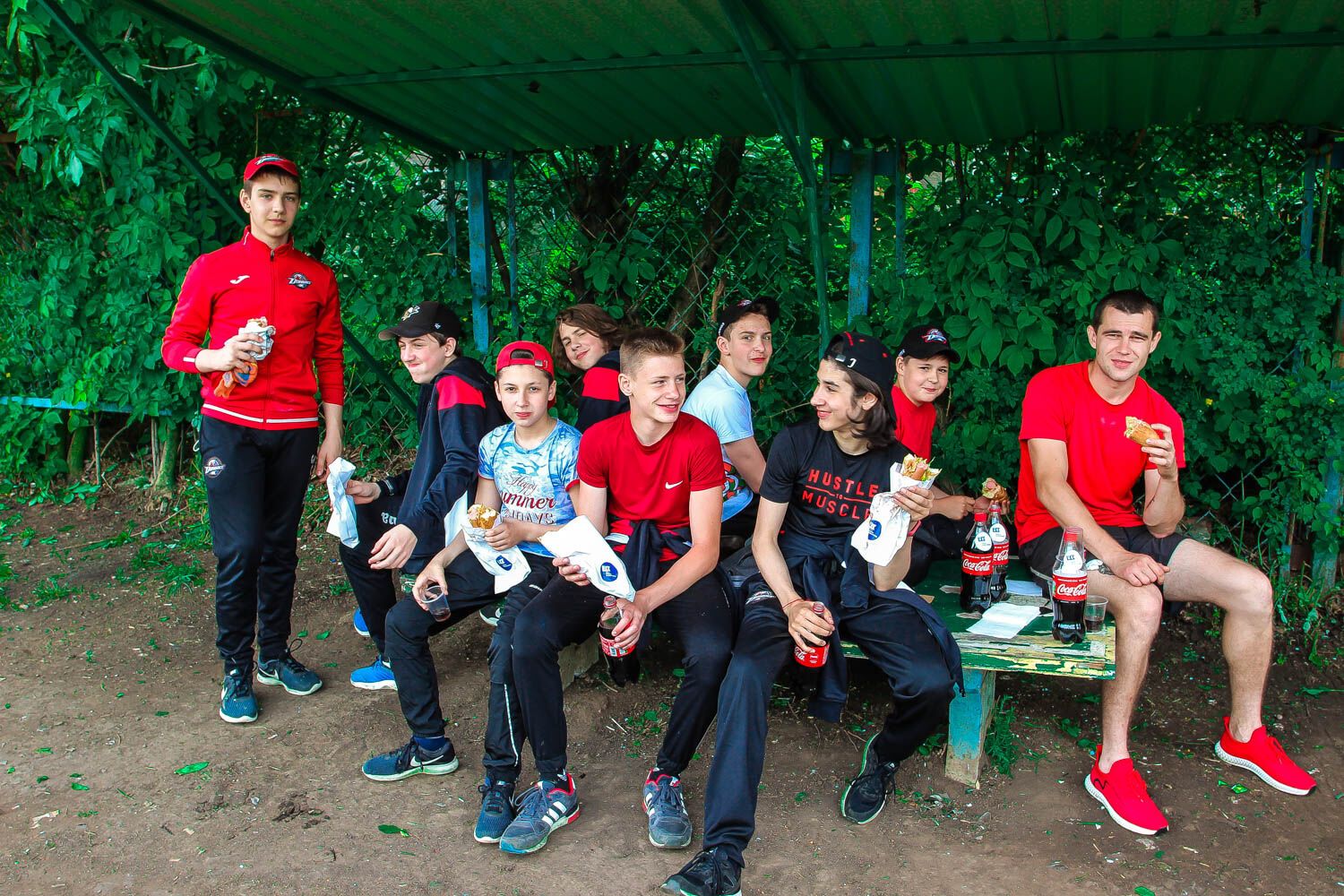 У День довкілля в Костянтинівці облагородили спортивний майданчик з футбольним полем