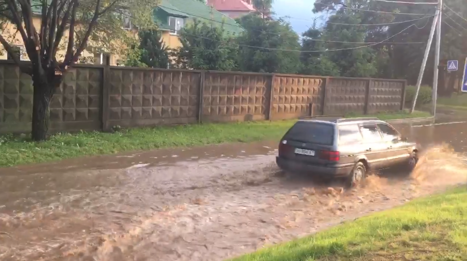 В Мукачево ливень затопил улицы