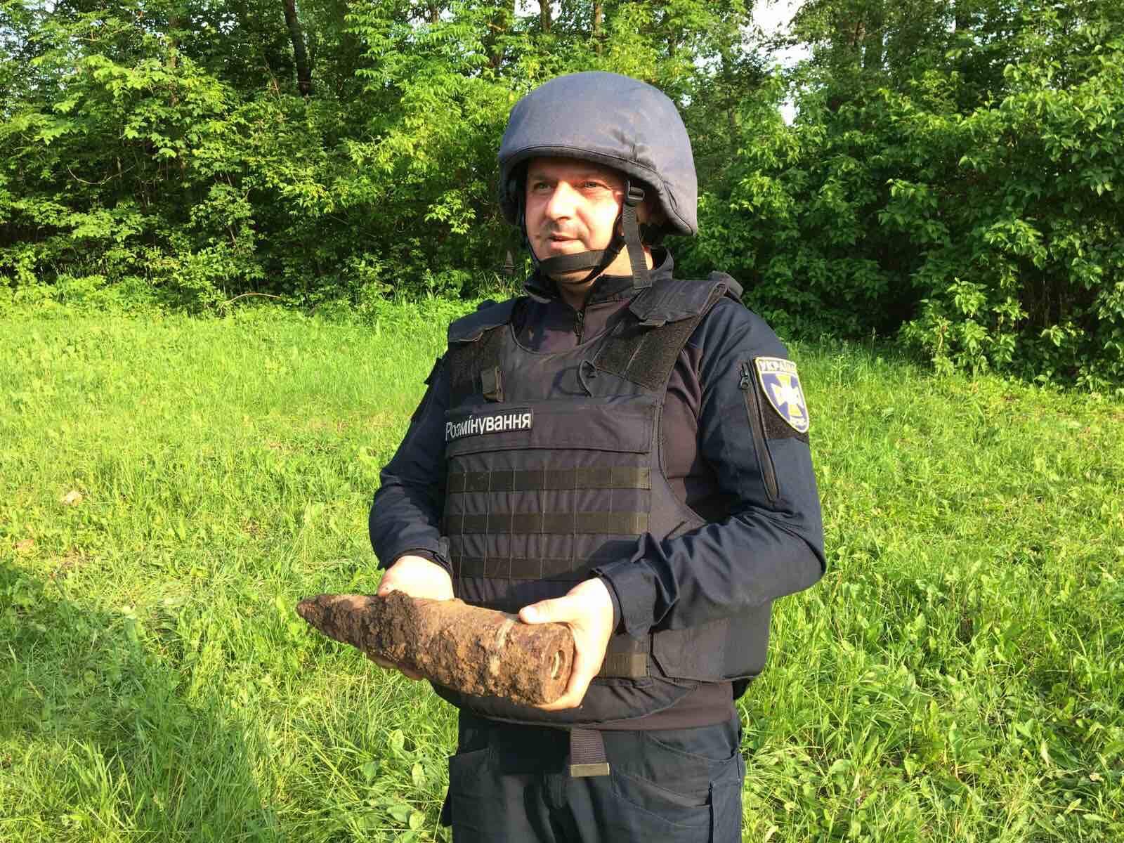 У Вінниці серед парку знайшли понад 600 снарядів