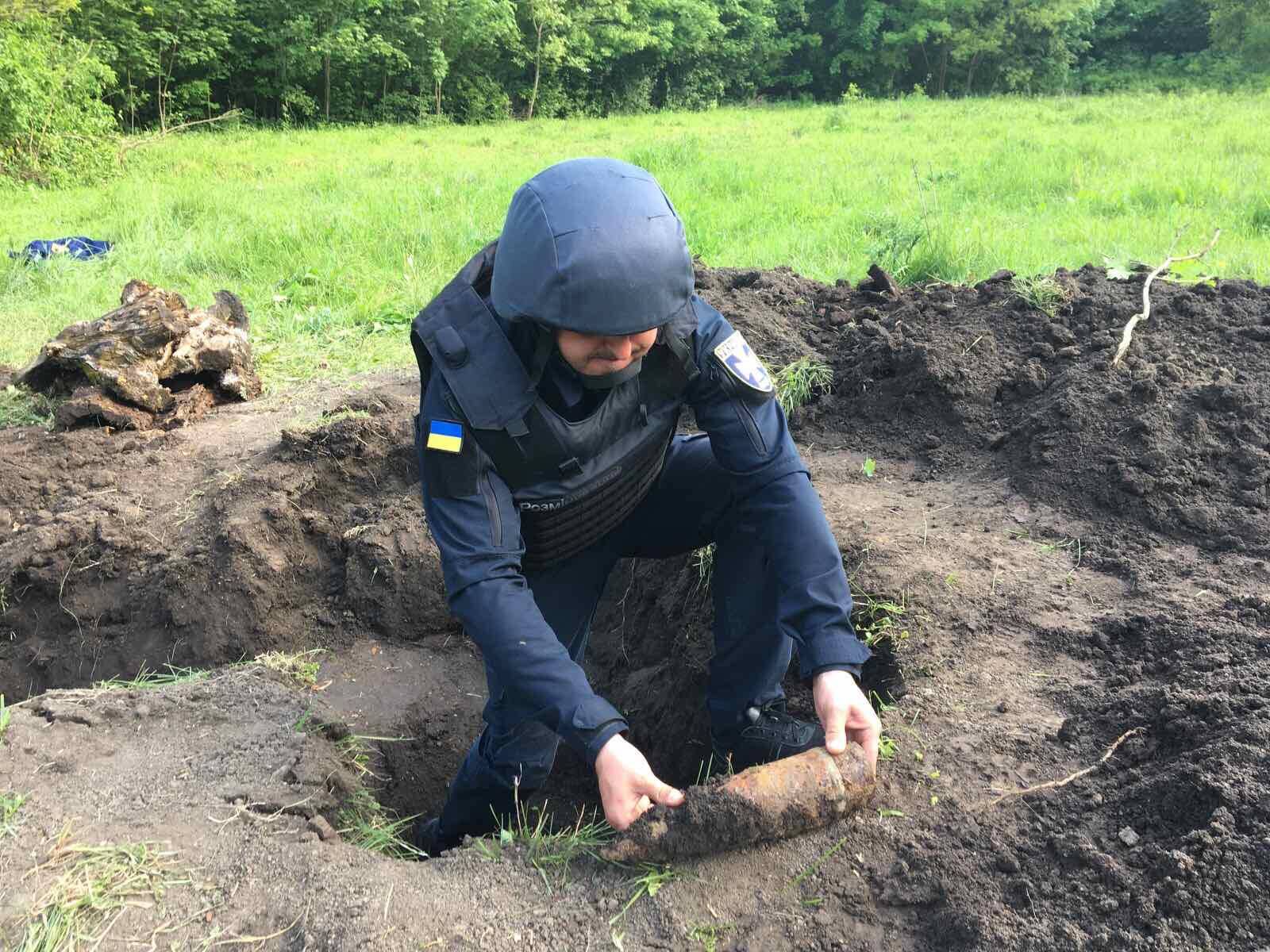 У Вінниці серед парку знайшли понад 600 снарядів