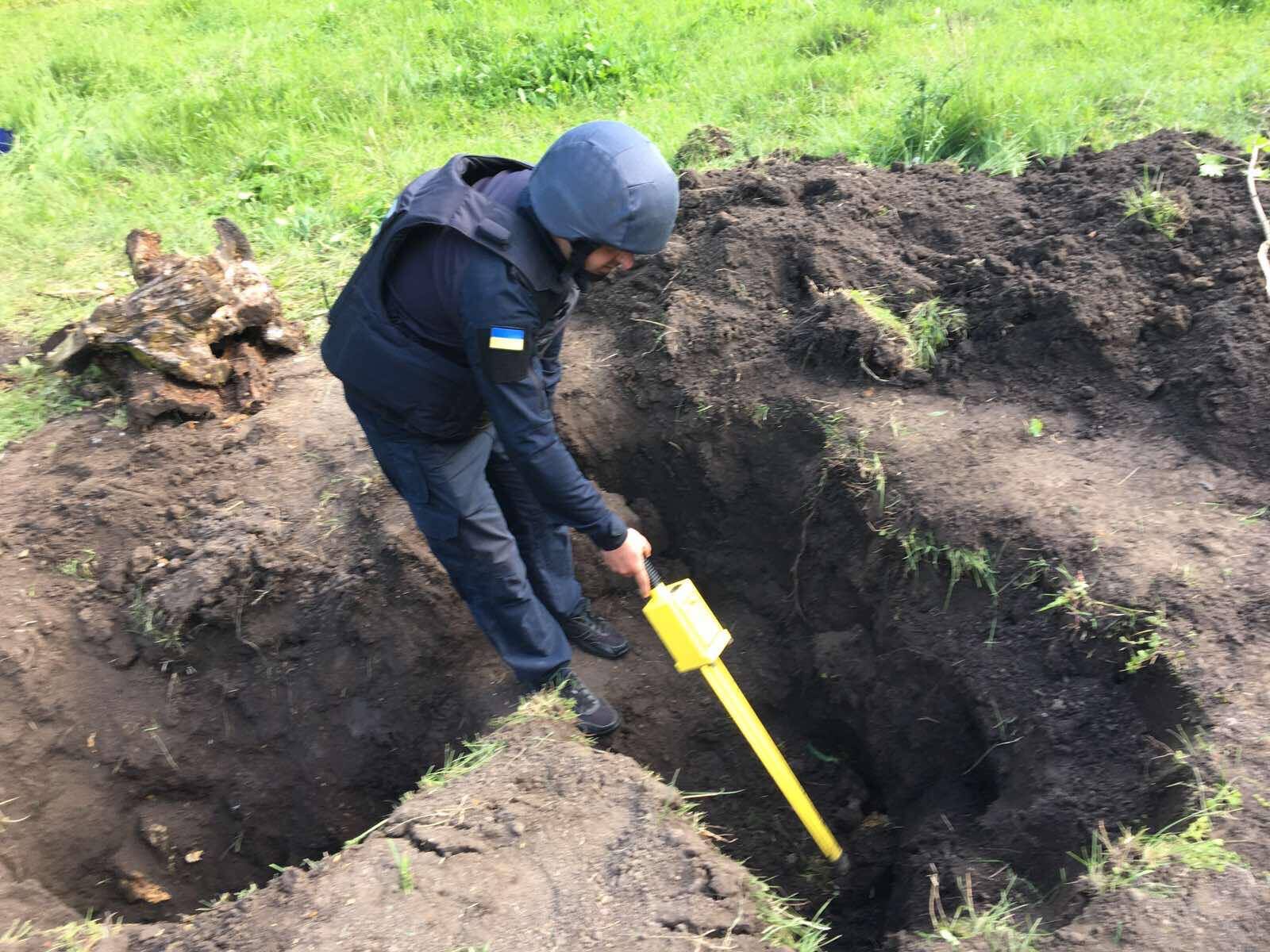 У Вінниці серед парку знайшли понад 600 снарядів