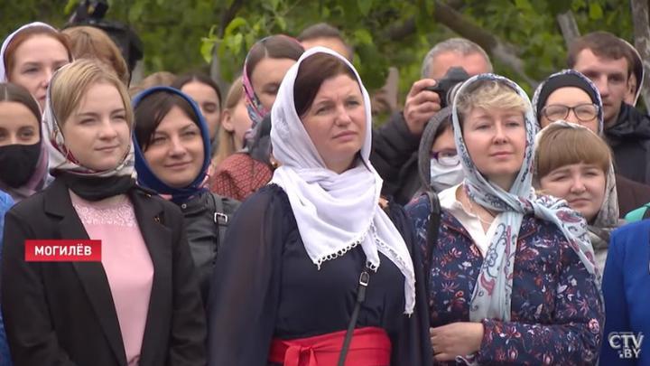 Жители Могилева слушают Лукашенко