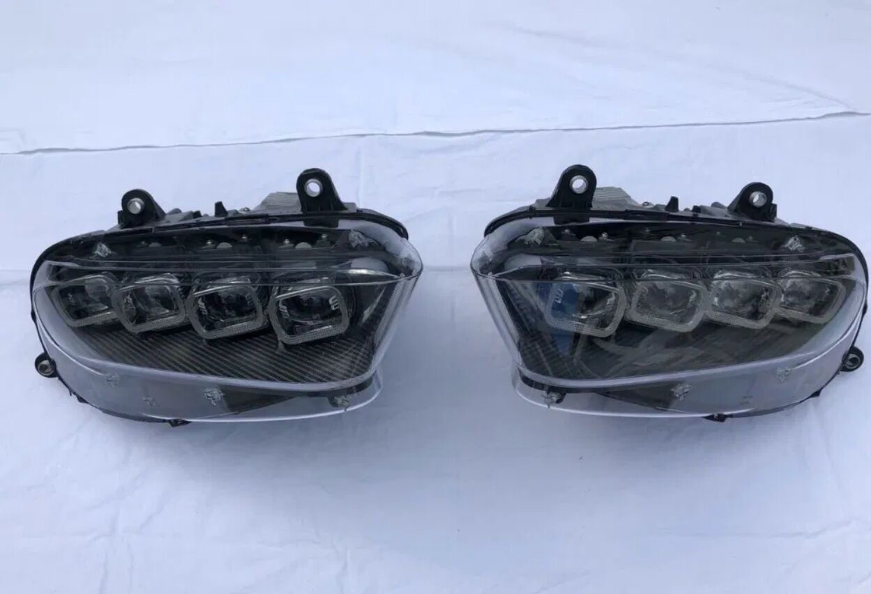 Фари від Bugatti Chiron, які продають в Україні за 14 500 євро