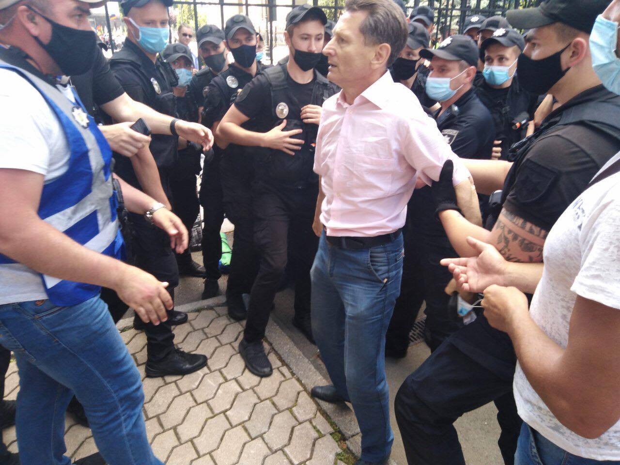 Под Офисом президента произошли столкновения между шахтерами и полицией. Видео