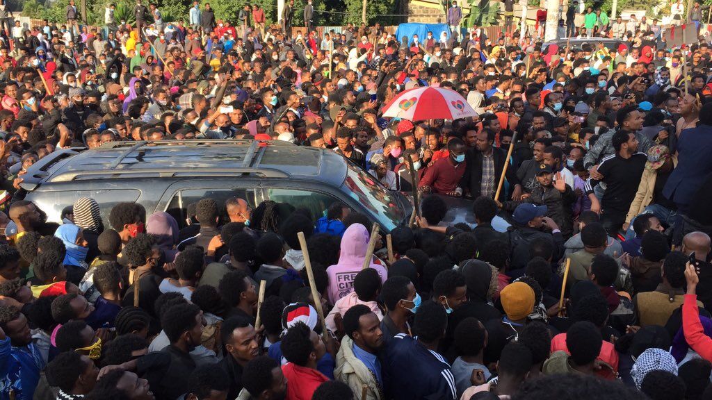 Протесты в Эфиопии из-за смерти певца Хачалу Хундесса