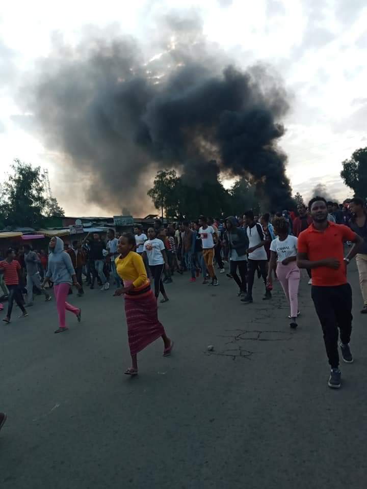 Взрывы в Эфиопии во время протестов из-за смерти певца Хачалу Хундесса