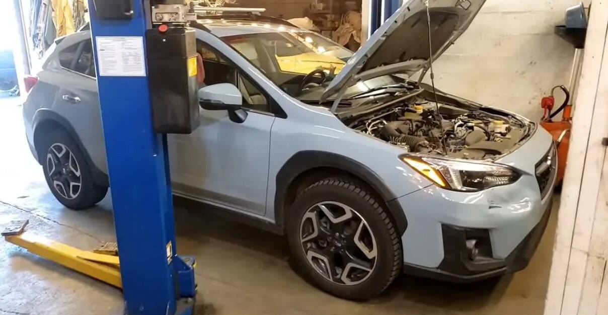 Новому Subaru забыли вовремя поменять масло. Скриншот видео