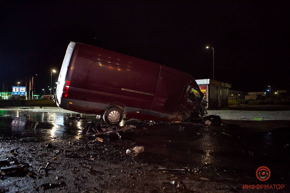 У Дніпрі сталася лобова ДТП з вантажівкою. Фото "Інформатор"