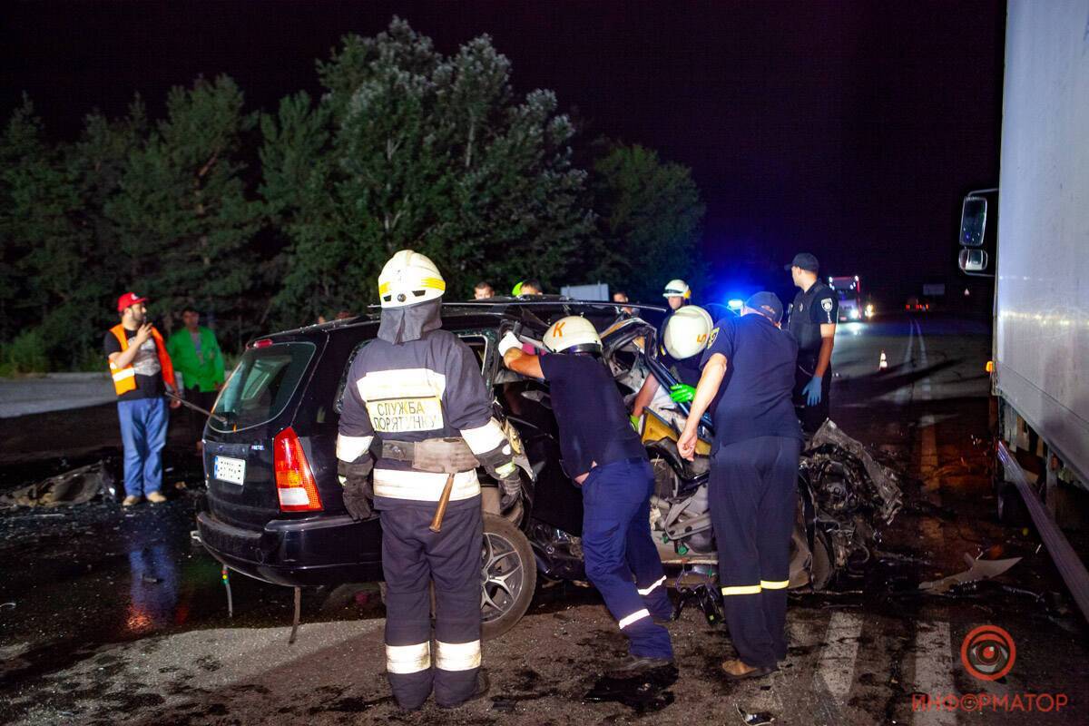 У Дніпрі сталася лобова ДТП з вантажівкою. Фото "Інформатор"