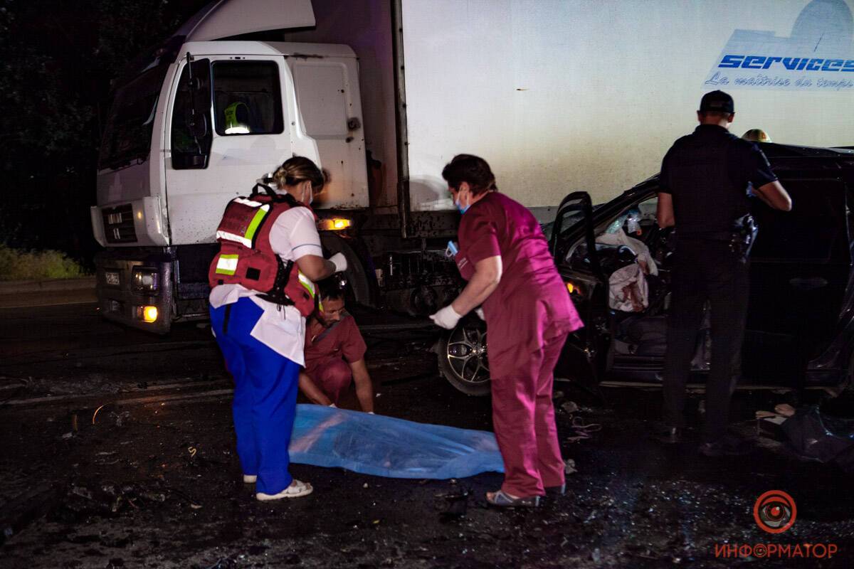 В Днепре произошло лобовое ДТП с грузовиком. Фото "Информатор"