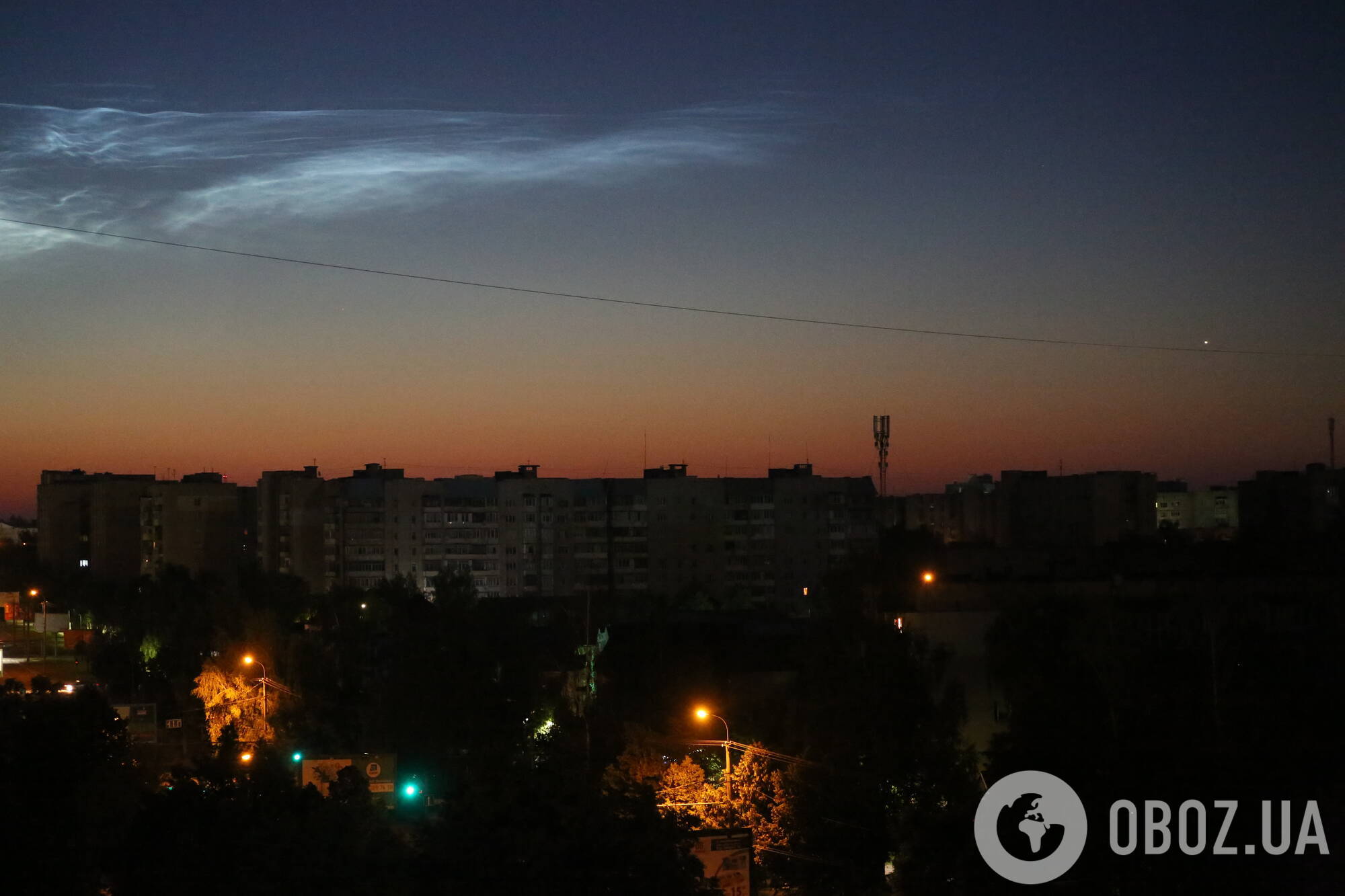 Серебристые облака в небе над Луцком