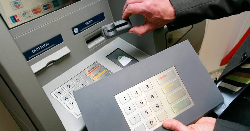 В Украине – всплеск мошенничества с банкоматами: достаточно просто воспользоваться устройством