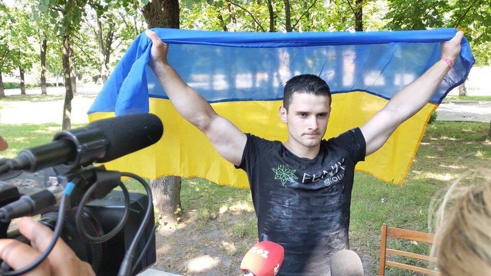 Курсант из Житомира установил на турнике рекорд Украины