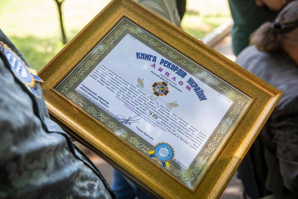 Курсант из Житомира установил на турнике рекорд Украины