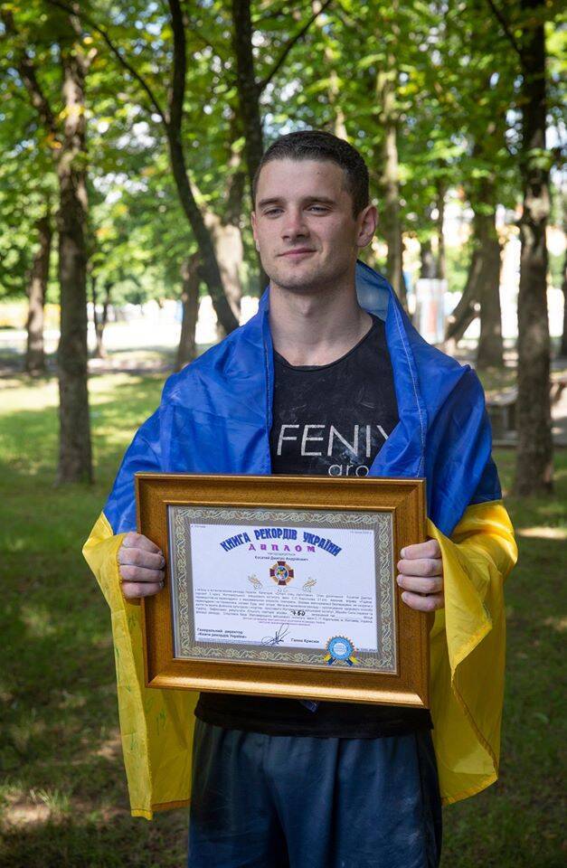 Курсант из Житомира установил на турнике рекорд Украины