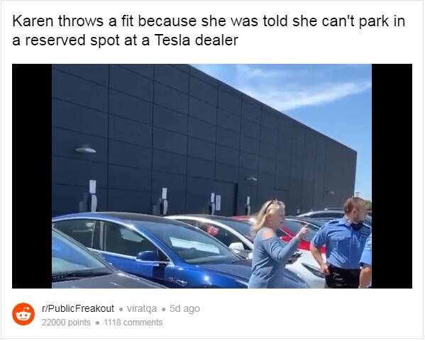Жінка посварилася з поліцією через неправильне паркування