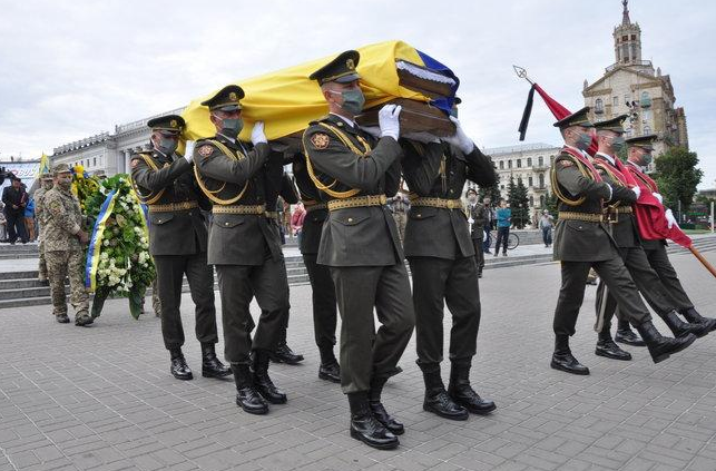 Церемония прощания на Майдане Незалежности