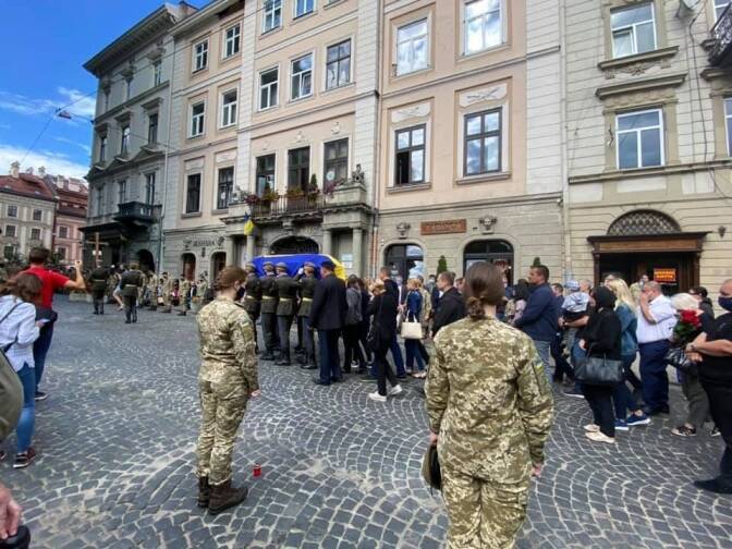 Україна попрощалась з загиблим на Донбасі Героєм Матвіївим: фото і відео