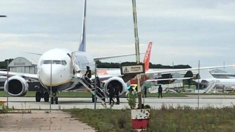 Літак Ryanair екстрено сів у Лондоні
