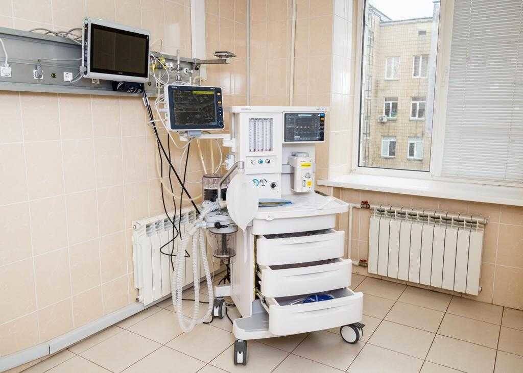 Новый аппарат ИВЛ в военном госпитале.