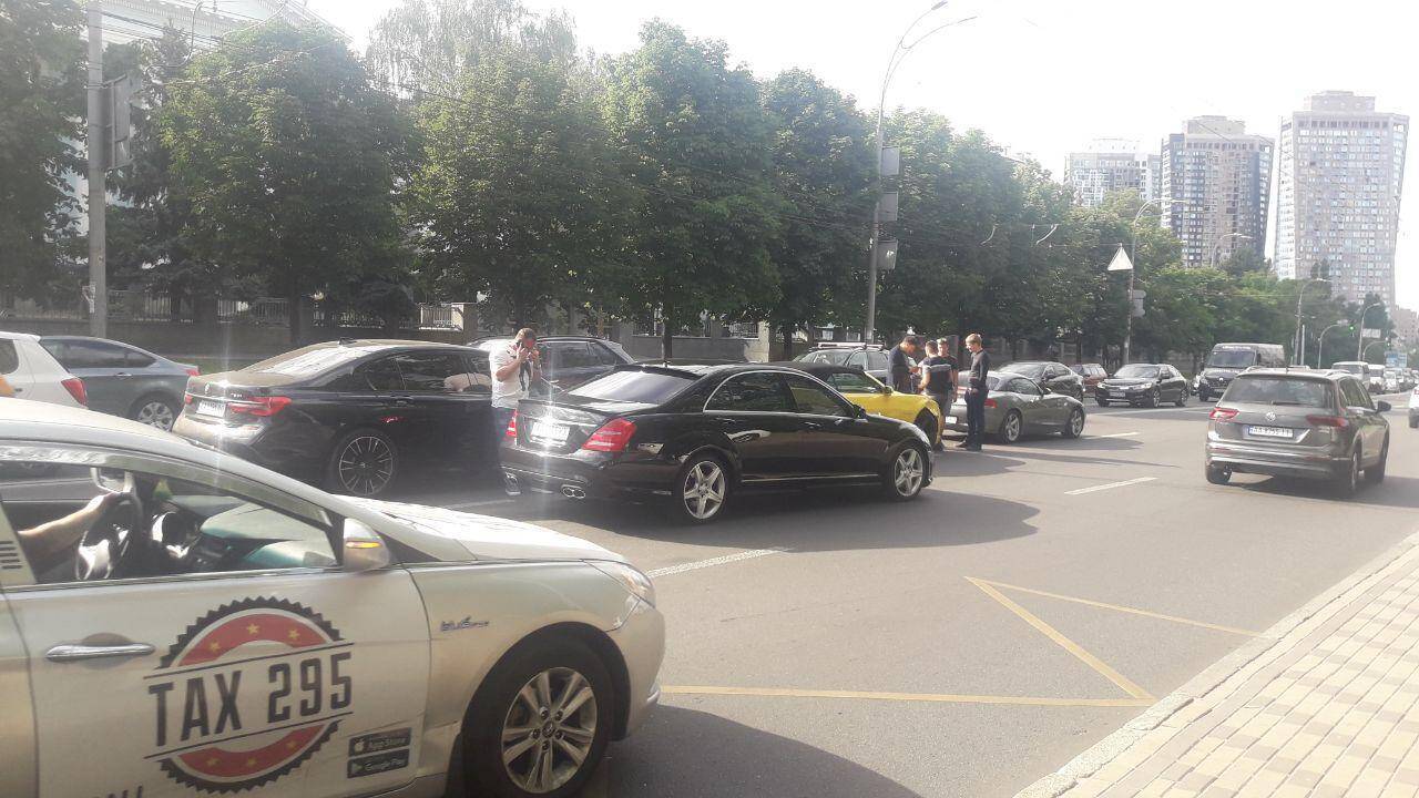 Авария с участием четырех элитных авто