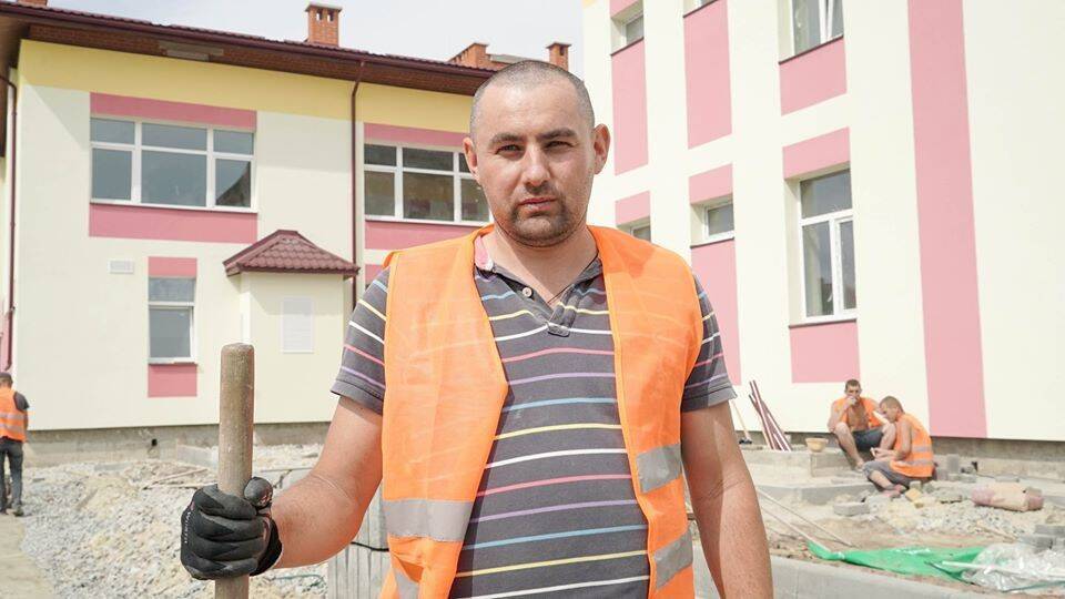 "Велике будівництво" в обличчях: хто ремонтує та будує мости, дороги і дитячі садки