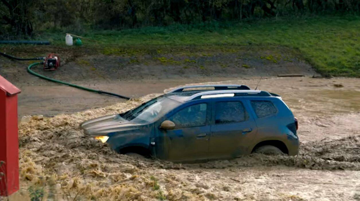 Renault Duster против Suzuki Jimny.