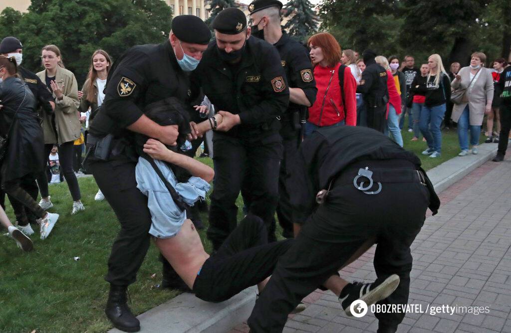 ОМОН задерживает протестующих