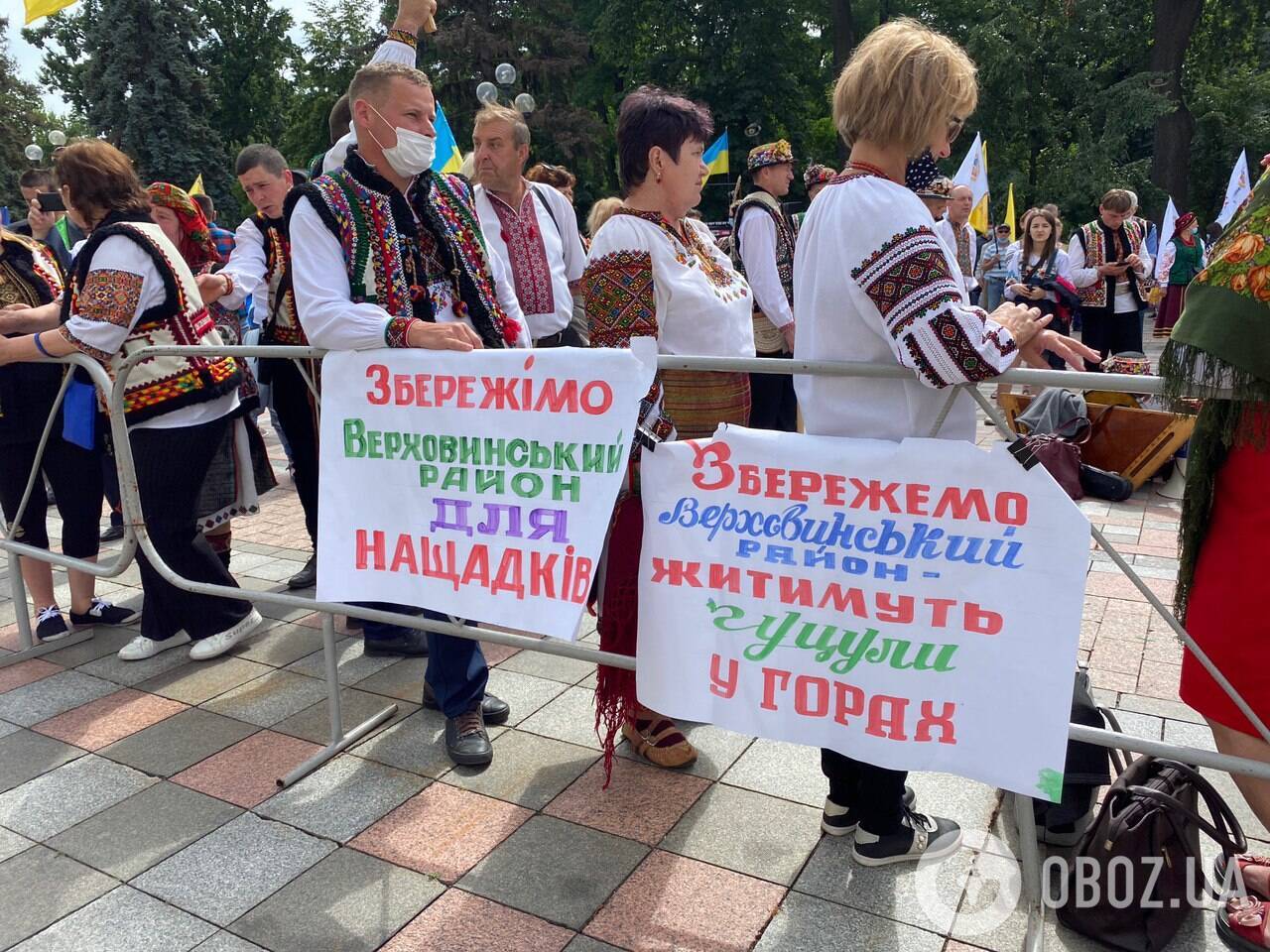 В Киеве на митинг вышли представители Ассоциации городов Украины, возмущенные возможным районированием областей