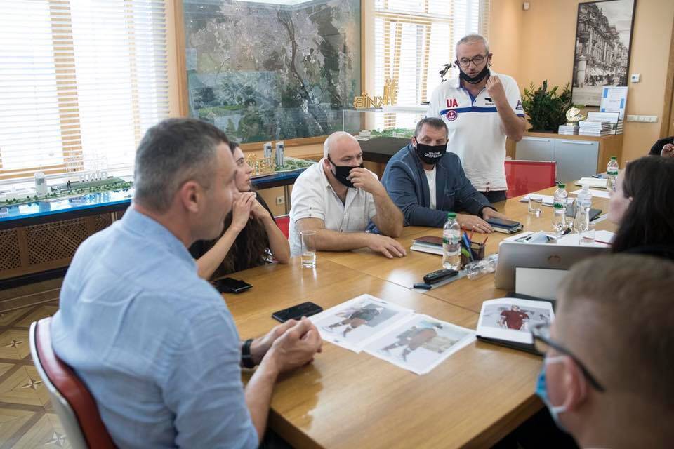 Комунальників Києва вдягнуть у форму від українських дизайнерів: Кличко розповів подробиці