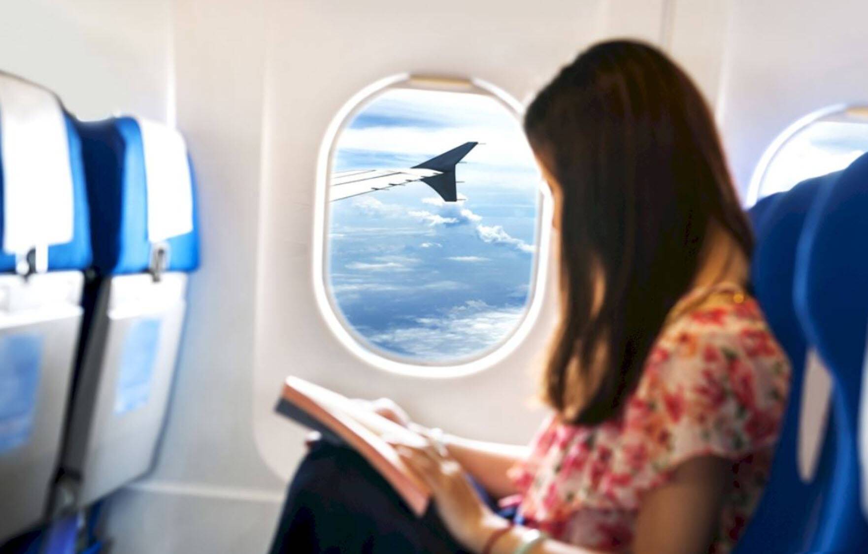 Стюардесса объяснила запрет на обмен местами в самолете