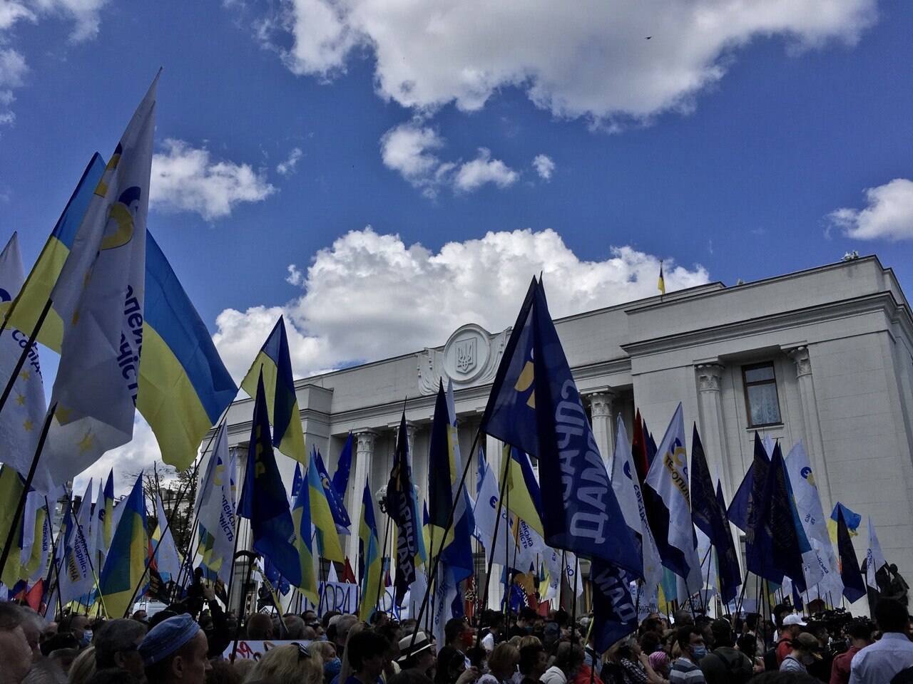 Порошенко на мітингу заявив, що мову в Україні знищують на догоду Кремлю
