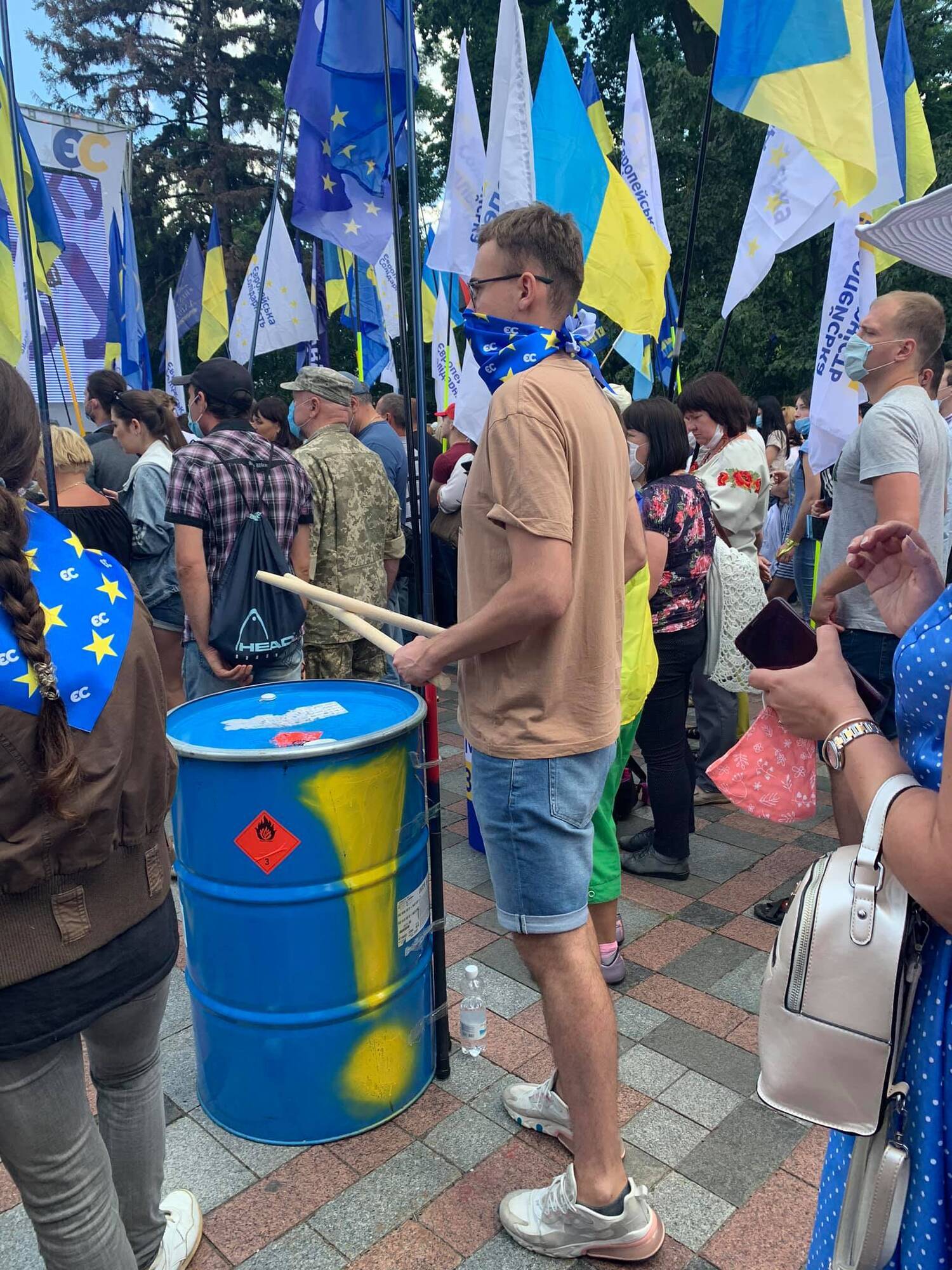 Під Радою збирався численний мітинг на захист української мови
