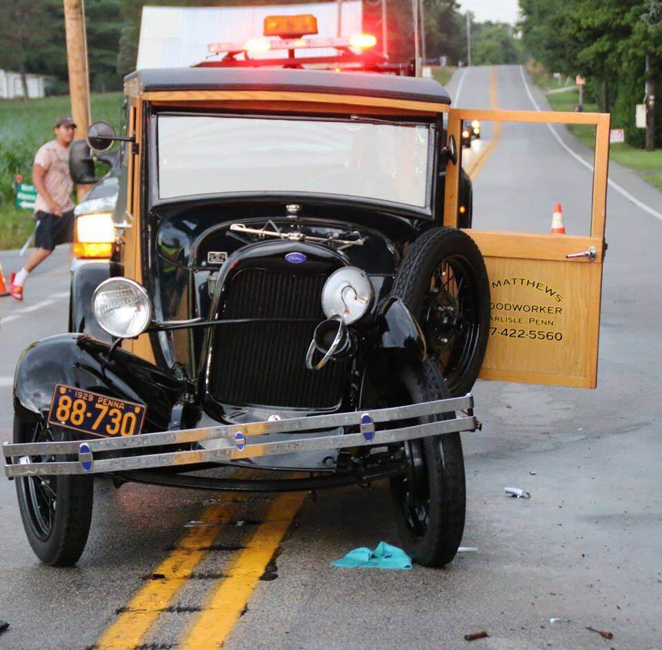 Старий Ford Model A отримав незначні пошкодження.
