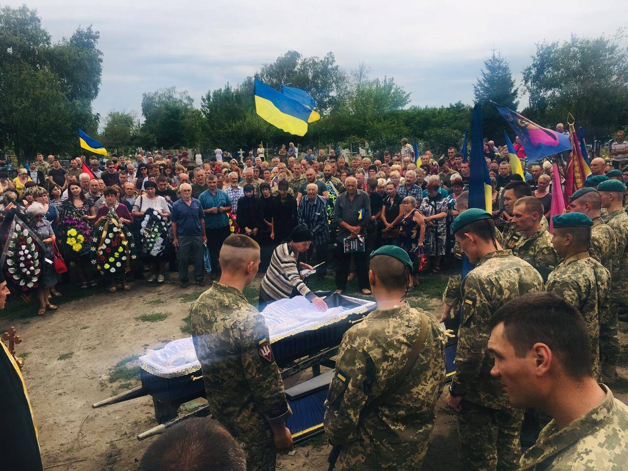 Був на війні з перших днів: на Донеччині поховали загиблого під Зайцевим українського морпіха. Фото