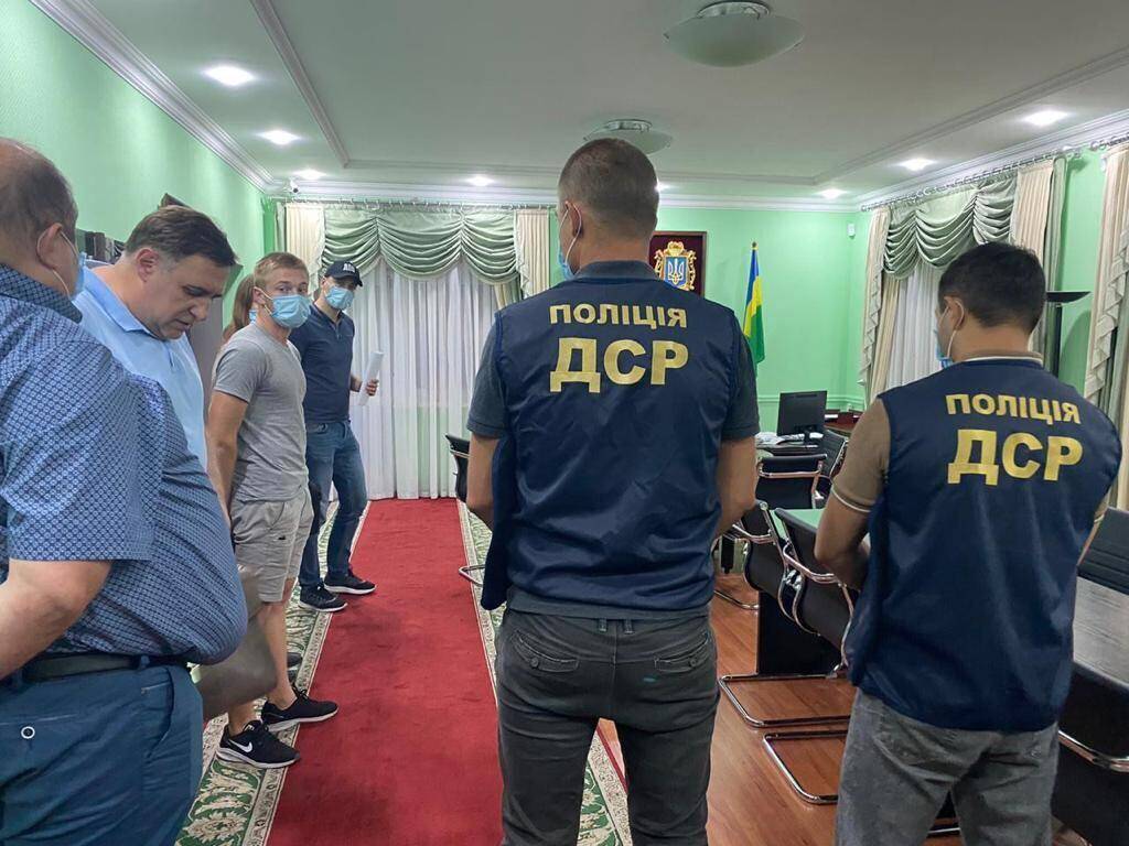Задержали на взятке чиновников Одесской таможни