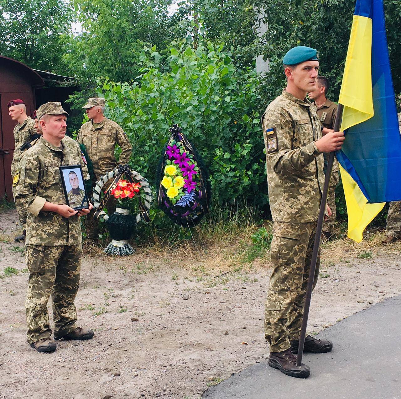 Був на війні з перших днів: на Донеччині поховали загиблого під Зайцевим українського морпіха. Фото