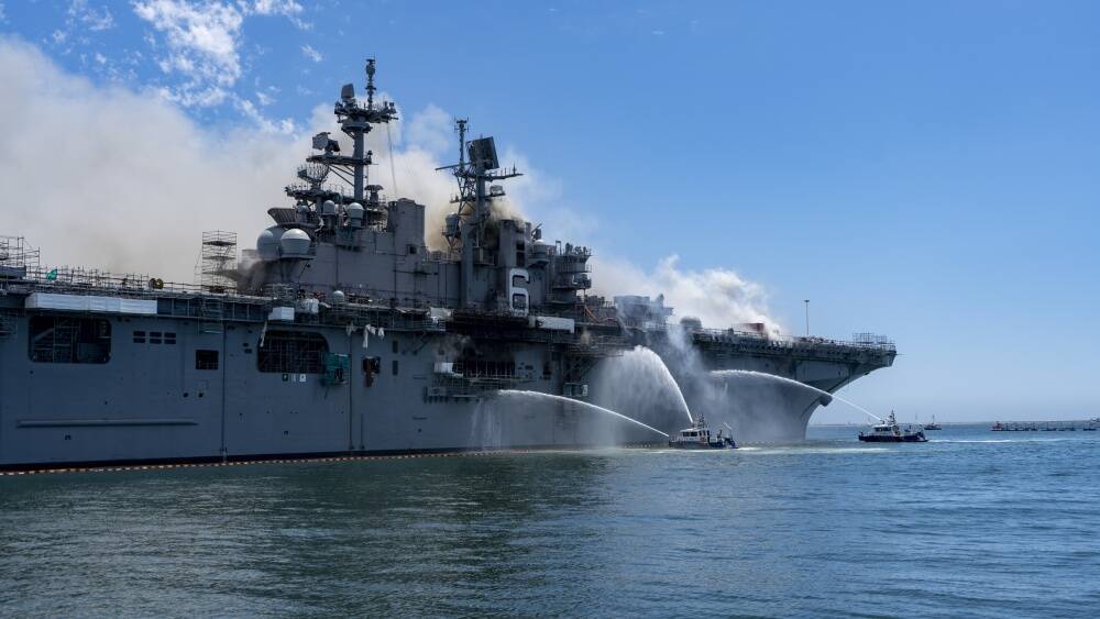 Пожар на десантном корабле США