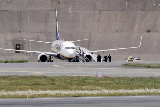 К месту приземления самолета Ryanair прибыли сили чрезвычайного реагирования