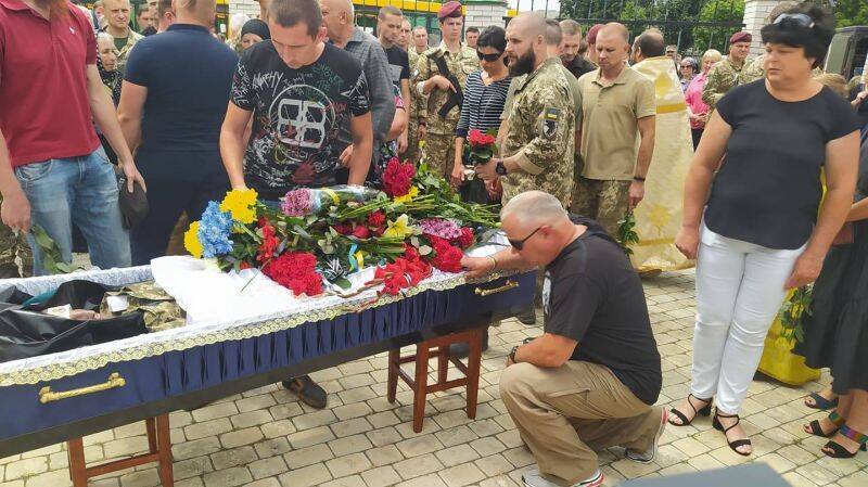 Був на війні з перших днів: на Донеччині поховали загиблого під Зайцевим українського морпіха. Фото