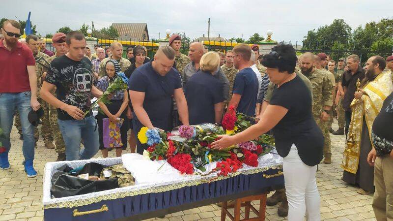 Був на війні з перших днів: на Донеччині поховали загиблого під Зайцевим українського морпіха. Фото