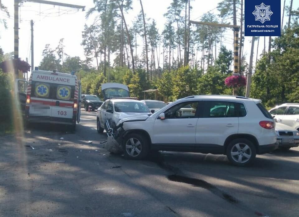 Розбитий позашляховик.